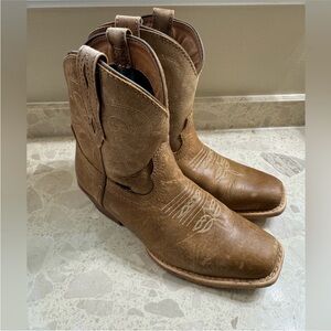 Excellent Condition. Women’s 8B Justin Boots
